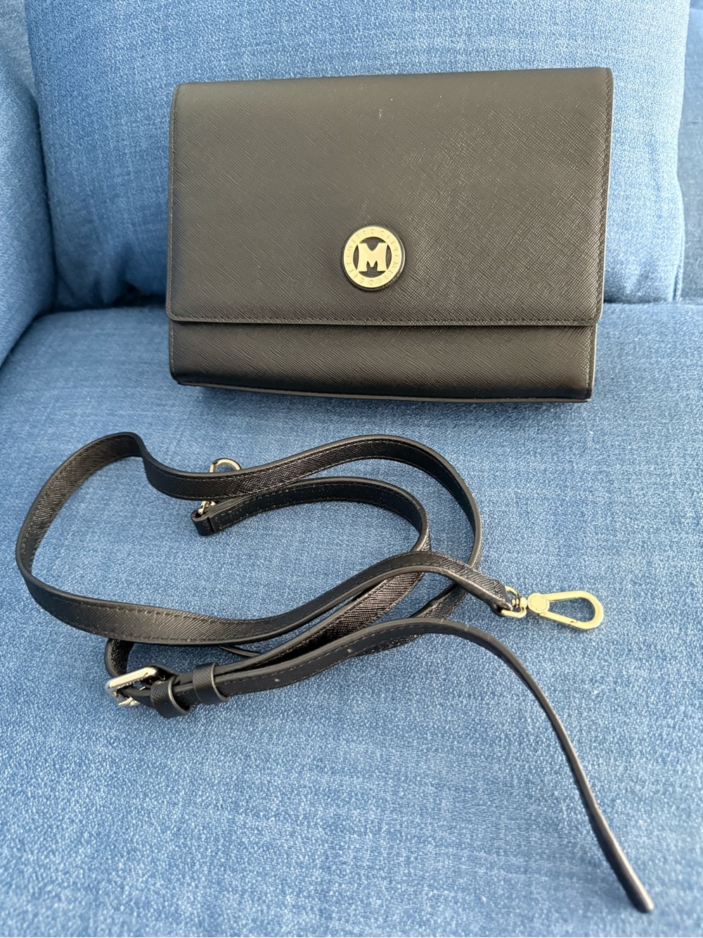 METROCITY Black Leather Crossbody Bag with Gold Emblem